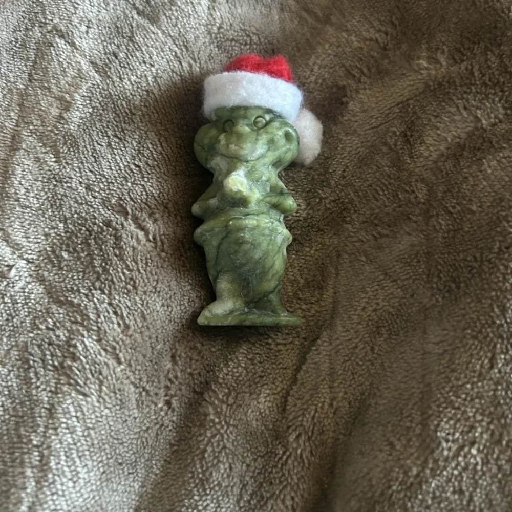 Green Grinch Jade Figurine with Santa Hat - Picture 1 of 3
